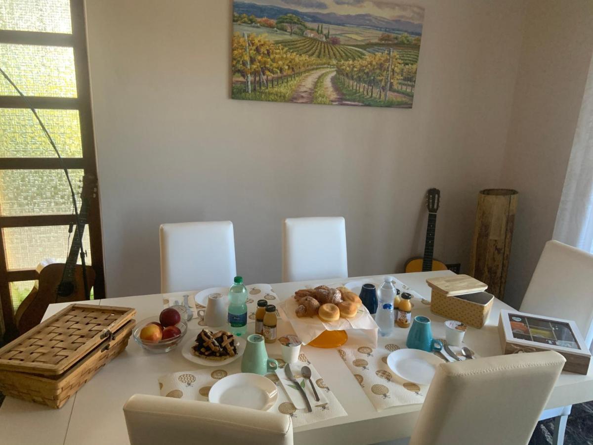 Il Girasole Bed & Breakfast Basciano Bagian luar foto